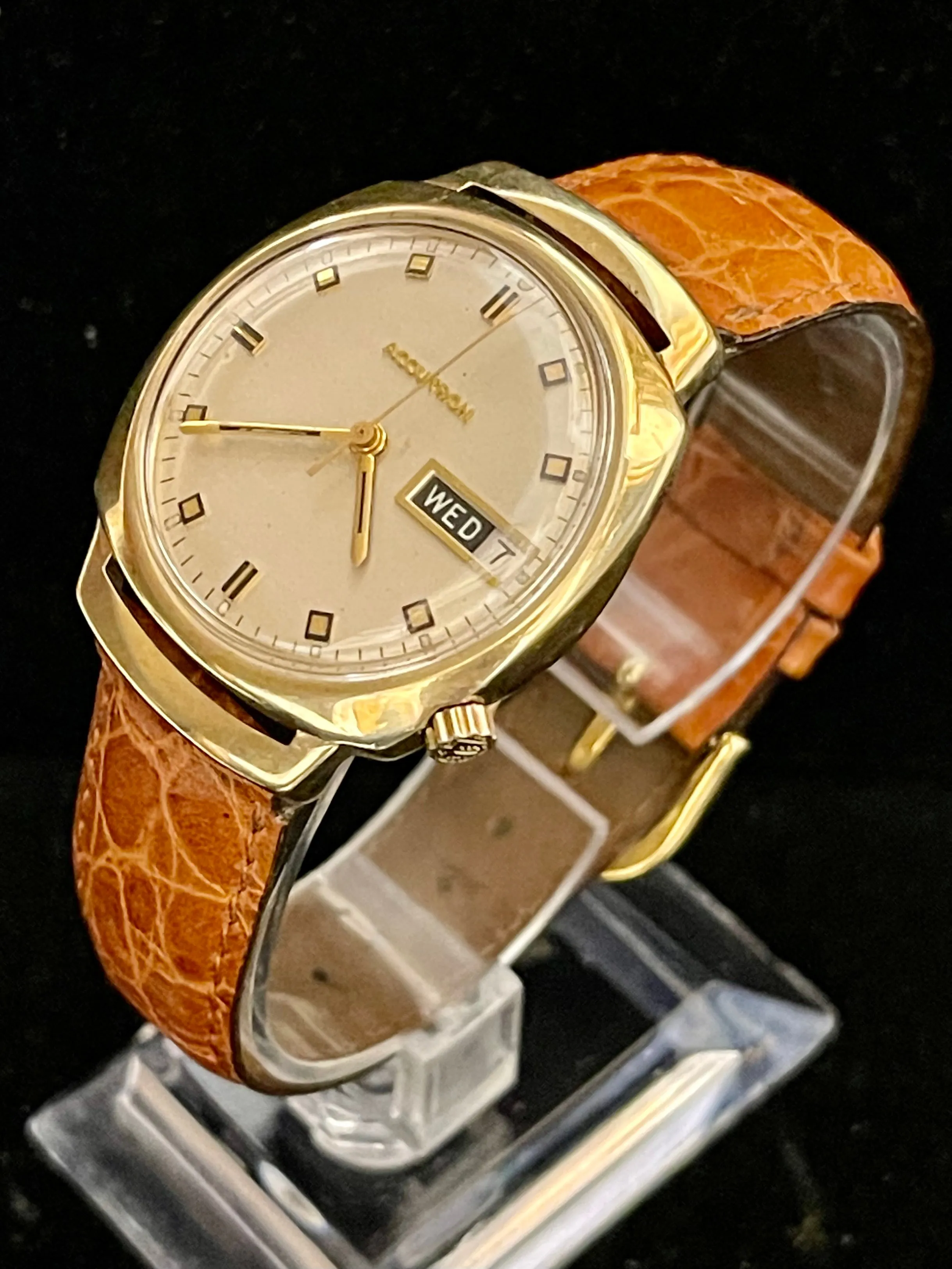Accutron Bulova Unique Designer Solid YG Rare Men's Wrist Watch - $10K APR w/COA