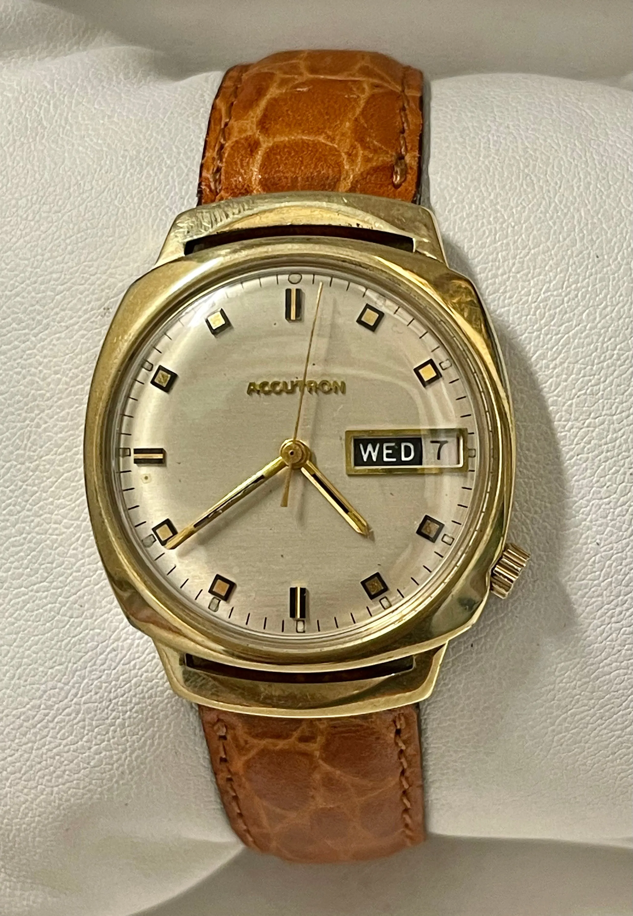 Accutron Bulova Unique Designer Solid YG Rare Men's Wrist Watch - $10K APR w/COA