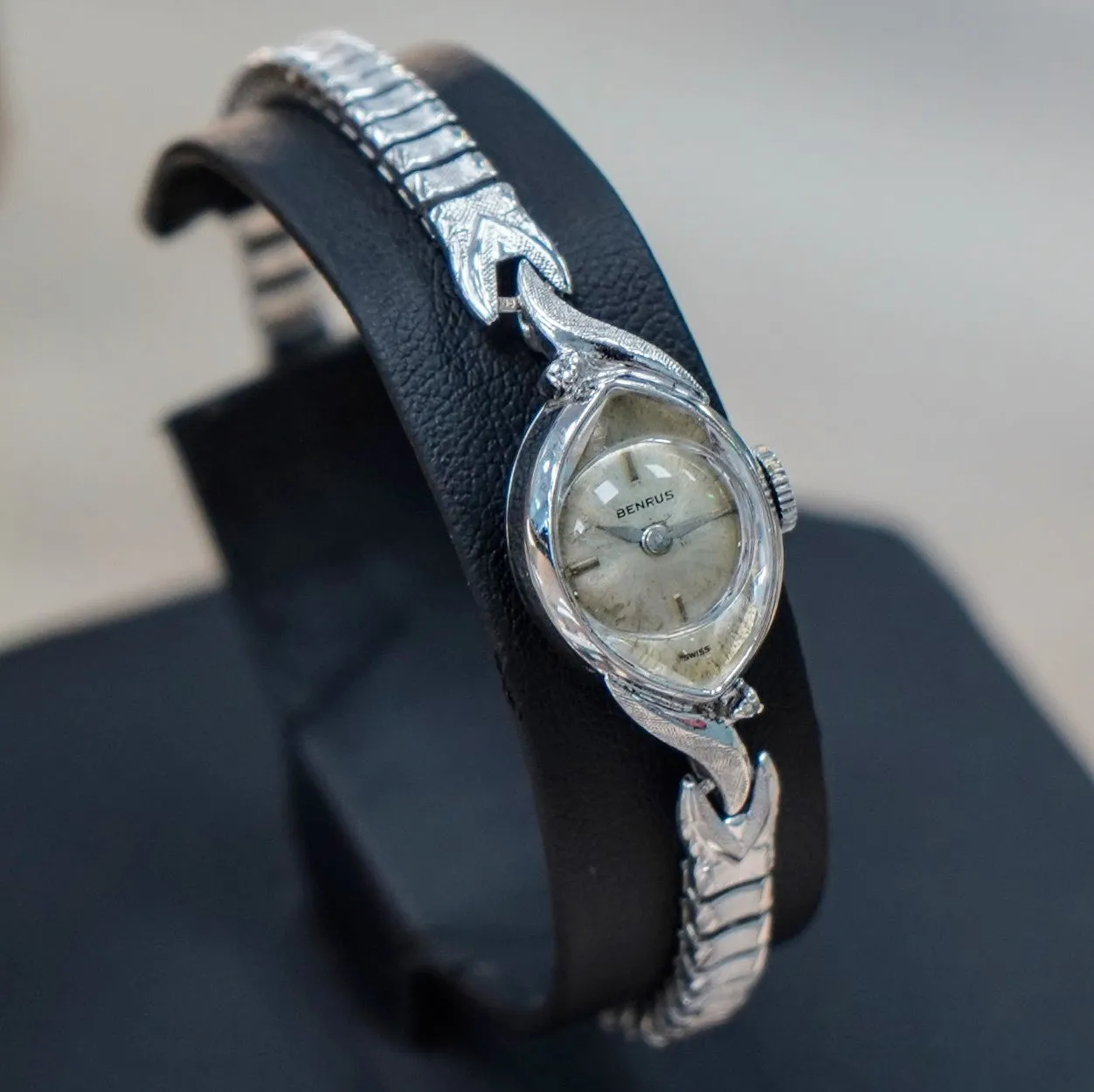 BENRUS Ladies Watch 17 Jewels Model DZ2F Swiss Made Vintage Wristwatch - In BOX!