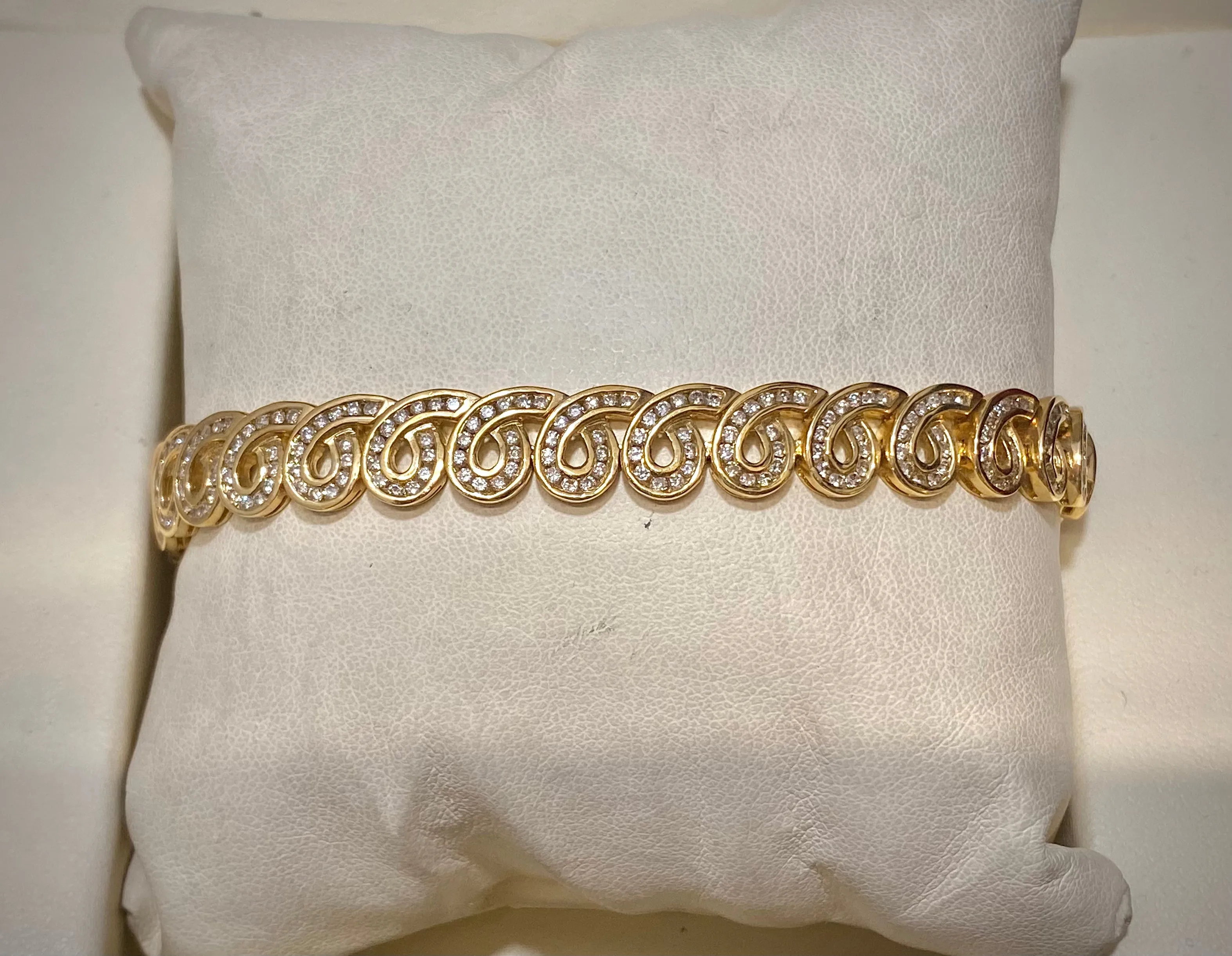 BRACELET Bvlgari style Unique Solid Yellow Gold w/338 Diamonds- $30K APR w/ CoA!