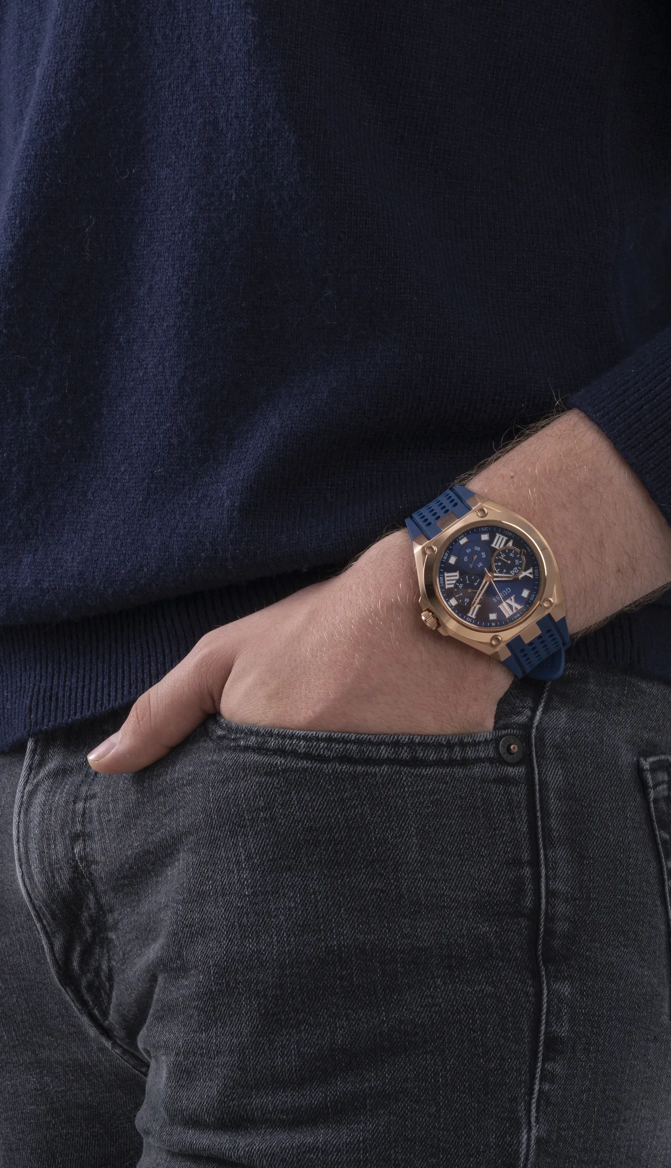 Guess Men Blue Dial Analog Watch - GW0363G2